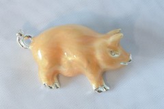 Vintage 90’s cute little enamel pig brooch peach with veins of light pink