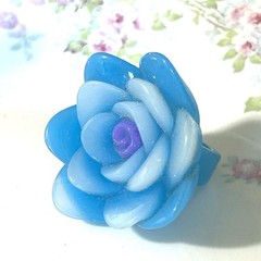 Vintage Flower Power Ring Molded Acrylic Lucite Size 9 Dimensional Mod Retro