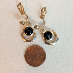 Vintage Gold Tone Black Cabochon Geometric Hexagon Drop Dangle Clip On Earrings