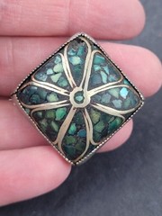 Small Silver Tone Green Chip Stone Brooch READ MISSING A STONE
