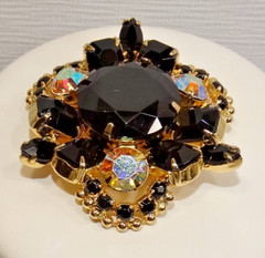 D25 VINTAGE RHINESTONETRIANGLE BROOCH PIN JET BLACK AB STONES PRONG SET UNSIGNED