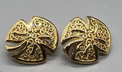 Vintage Gold Tone Clip On Earrings Filigree Fan Clover Design Textured Statement