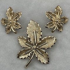 Vtg 1968 Sarah Coventry Ivy Leaf Gold Tone Brooch Clip Earrings Set Demi Parure