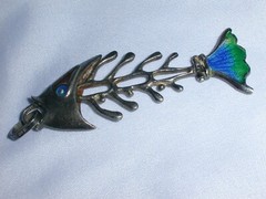 2 SIDED-ANTIQUE ITALIAN SILVER ENAMELED JOINTED FISH PENDANT W / MOVING TAIL!