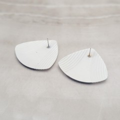 Vintage Stud Earrings Very Large Off White & Black Retro Curved Triangle – Marks