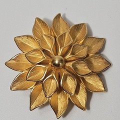 Vintage Lady Remington Flower Brooch Textured Brushed Gold-Tone Floral