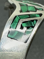 VINTAGE MEXICO STERLING SILVER & MALACHITE HINGED BANGLE BRACELET M110
