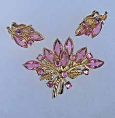 Lovely Vintage Open back Pink Crystal Glass Flower Pin Brooch & Earrings Set