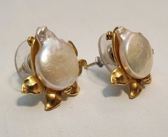 Vintage Metropolitan Museum of Art (MMA) Flower Style Freshwater Pearl Earrings