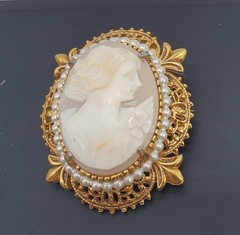 Florenza Gold Tone Oval Cameo Portrait Brooch Pendant Ornate Frame Pearls ~1.5″
