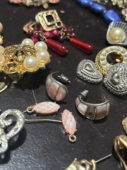 Vintage Jewelry Scrap Lot Repair Craft Harvest Rhinestone Beads Brooches 50+