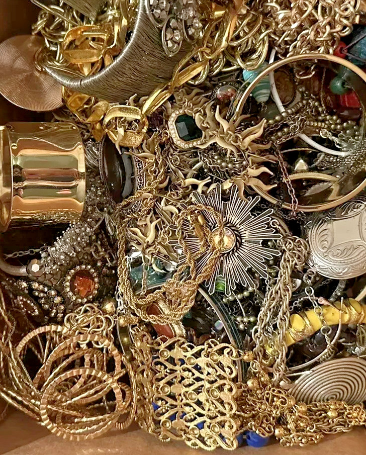 Jewelry 1 lb Lot -All intact ,Wearable, Estate, Vintage to Modern – Lot #GH836