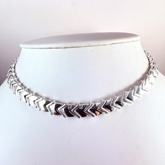 Vintage AVON Chevron Link Polished Silver Tone Necklace 15.5″