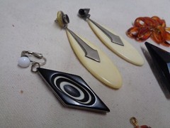 Vintage bakelite earrings lot & misc. for restore 1950 MOD 1959 ? mixed lot