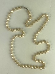Vintage 50s faux glass pearl bead necklace Ivory 29 in, K102