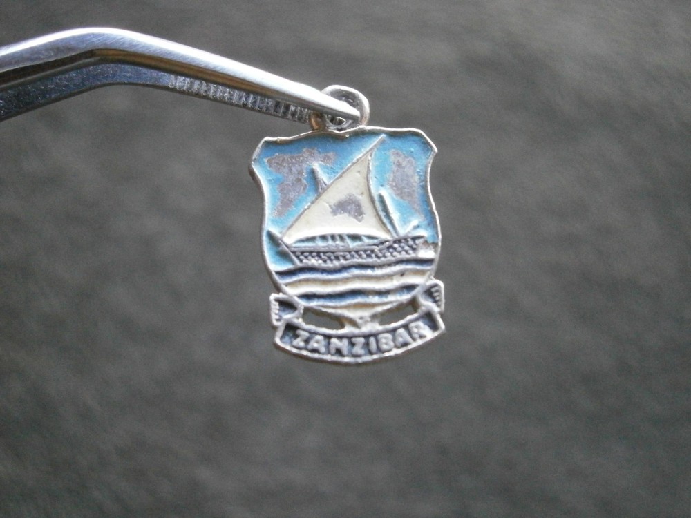 Zanzibar Africa Vintage Silvertone Enamel Travel Shield Bracelet Charm 3.2g FLAW