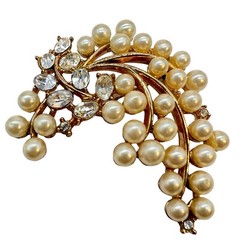 Vintage Crown Trifari Brooch Rhinestone Faux Pearl Floral Spray Gold Trifarium 1