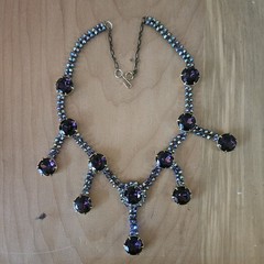 1940s RARE HOBE FIVE PENDANT PURPLE HEAD- LIGHT ORIGINAL COND FESTOON NECKLACE