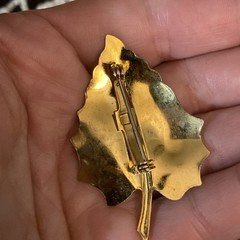 Vintage Gold Tone Leaf Brooch Pin Textured 2 Inch Gloss Jewelry