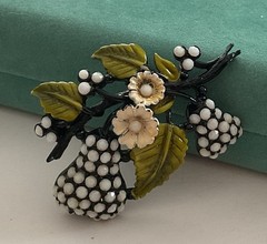 Vintage Hollycraft Milk Glass Rhinestone PEAR FRUIT Enameled Jappaned Brooch