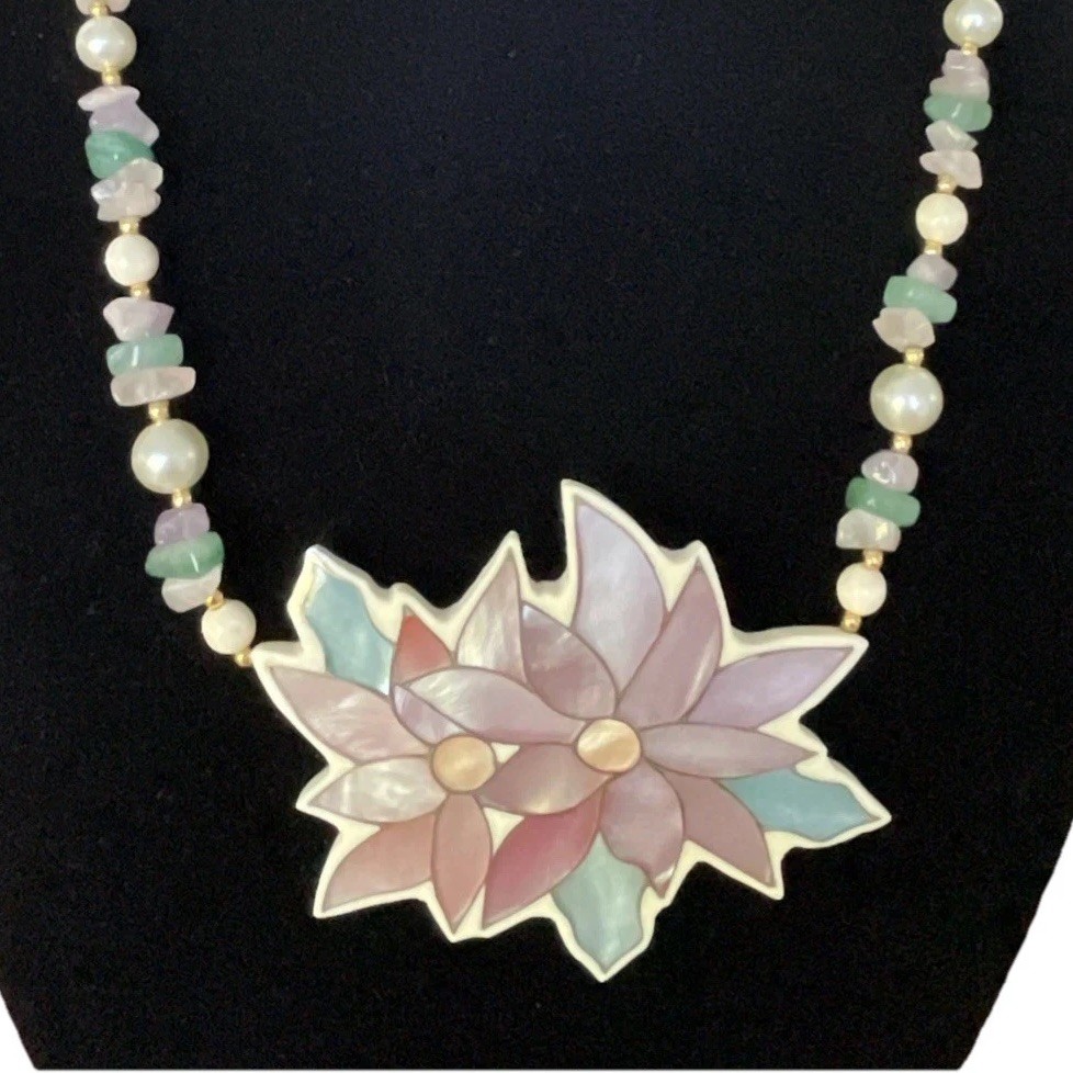 VTG Lee Sands Necklace Mother Of Pearl Inlay Flower Quartz Rose Green Beads