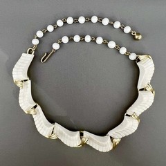 Vintage MCM Collar Necklace White Lucite Gold Tone Scalloped Link 15”