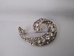 Vintage Pin Brooch Clear Rhinestone Classic Silver Toned Jewelry