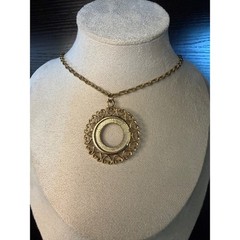 Vintage WLP Winard Gold Tone Heart Openwork Coin Frame Pendant Necklace 24 Inch