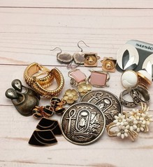 14 Pairs Of Vintage Earrings Coro, Monet, Trifari Japan. Screwback, Clip On,…