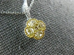 1.03CT WHITE & FANCY YELLOW DIAMOND 18K 2 TONE GOLD FLOWER 4 LEAF CLOVER PENDANT