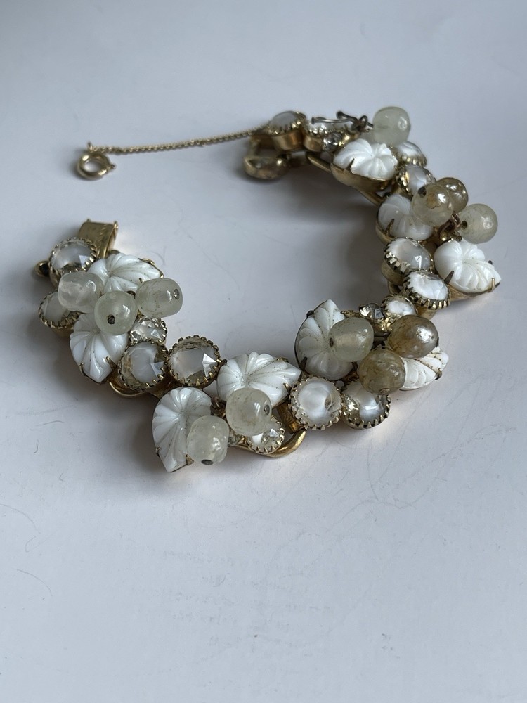 Vintage Juliana D&E Milk Glass Floral Bracelet