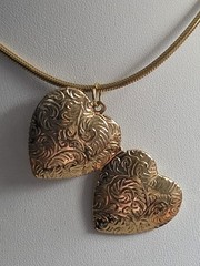Vintage Goldtone Etched Heart Locket Necklace 18 In
