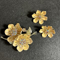 RARE Vintage CORO Enamel Flower AB Rhinestones Peach Tones Brooch Earring Set