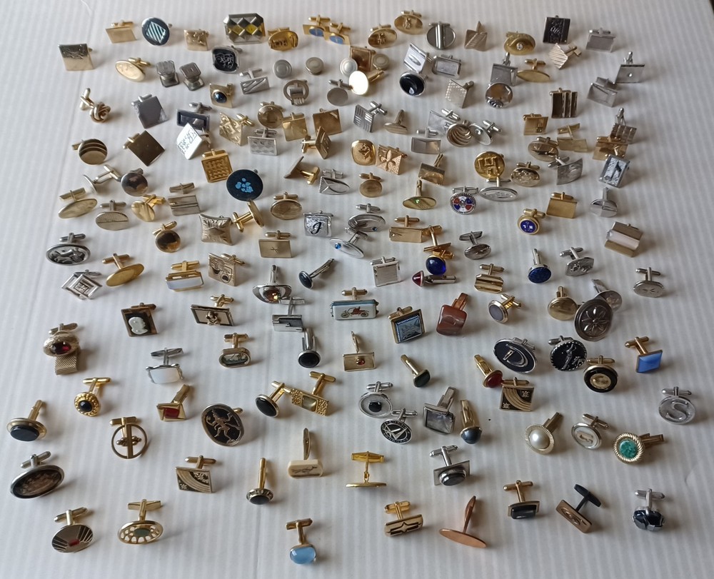 Lot 160 VTG Single Cufflinks Mixed Styles Tones Repurpose Jewelry Some Wear