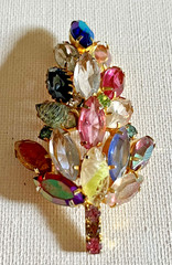 Vintage Juliana Delizza Elster Rhinestone Brooch Pin Textured Leaf Vaseline VGC