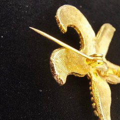 Vintage Starfish Brooch Pin Gold Tone Faux Turquoise Cabochon Textured 1.5 in