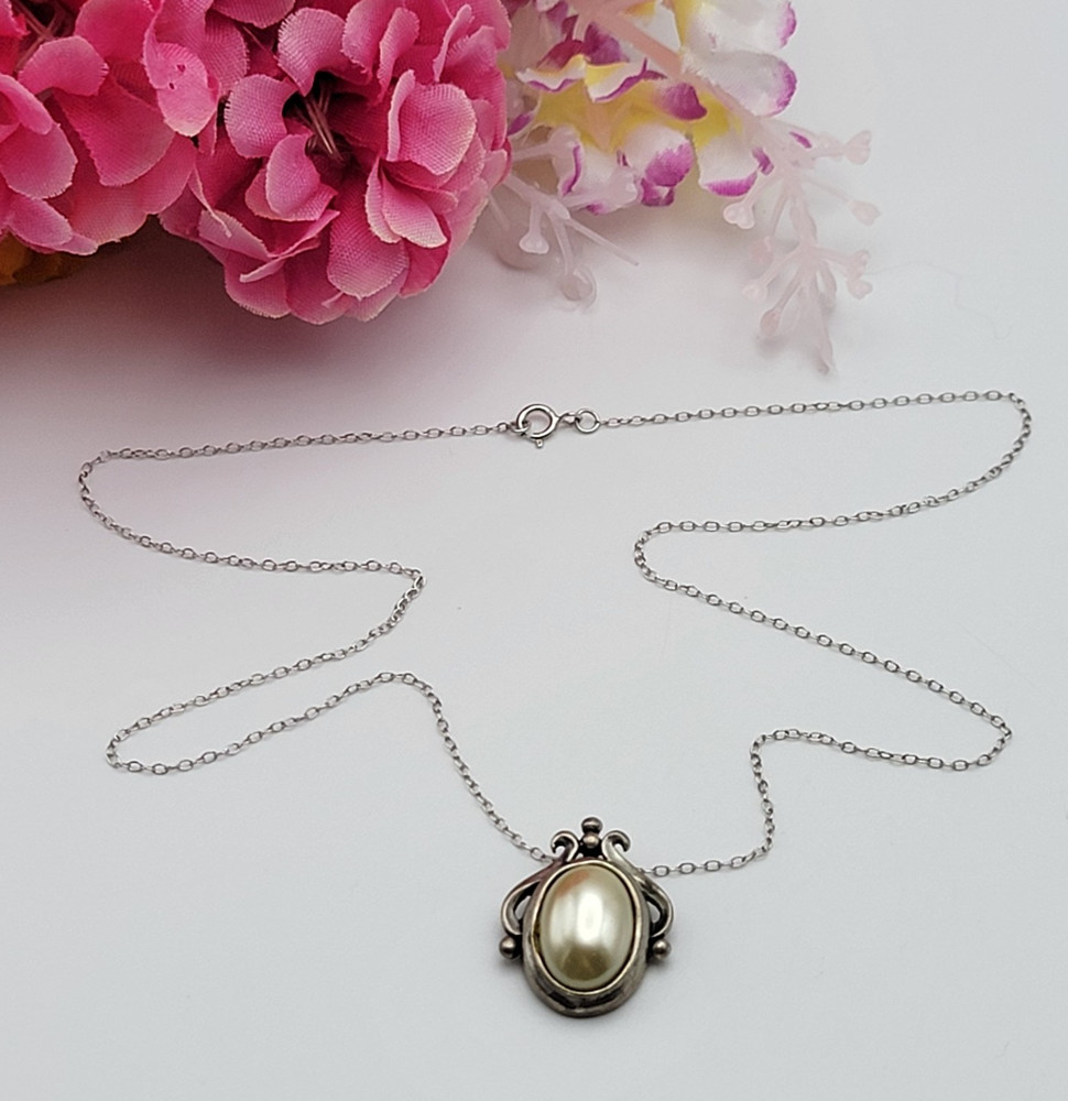 Vintage Sterling Silver Cream Pearl Pendant Necklace Signed M Estate 18″