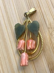 MCM Carved Faux Coral & Jade Necklace Pendant Tulip Flowers Leaves Double Hoop