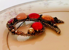 VTG BROOCH Textured Gold Tone Paisley Shape Fire Opal Cabochon Pink Red 2.5 in