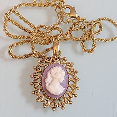 Vintage Lavender Purple Cameo Pendant Necklace 20″ Gold Tone Openwork Frame