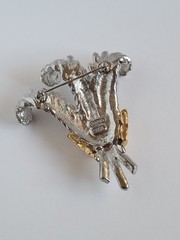 KJL Prince of Wales Dutchess Windsor Replica Rhinestone 3 Feather Crown Brooch