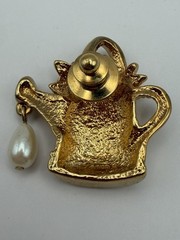 Beautiful AVON Goldtone Enamel Floral Pearl Drop Garden Watering Can Tac Pin