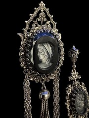 Vintage Intaglio Pendant Pin & Earring Set Silver Tone Carved Hematite Like W8