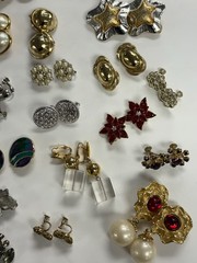 30 Pr Vintage Clip-on/Screw Back Earrings Signed & Unsigned MMA 2 SISTER TRIFARI