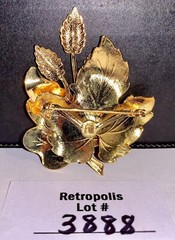 GOLD TONE BROOCH PIN ENAMEL MAPLE LEAF Vintage