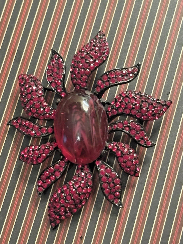 RARE MAGNIFICENT GARNET RHINESTONE VINTAGE SIGNED MARVELLA LG BROOCH JAPPANED