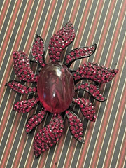 RARE MAGNIFICENT GARNET RHINESTONE VINTAGE SIGNED MARVELLA LG BROOCH JAPPANED