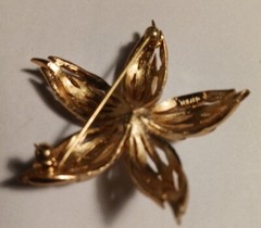Vintage CROWN TRIFARI Goldtone and Faux Pearl FLOWER Brooch 1955 – 1969