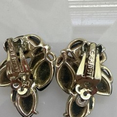 Vintage LISNER ~green ~ Thermoset Lucite ~ Gold Tone Leaf Clip On Earrings(f)