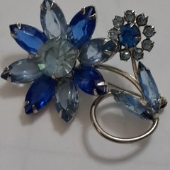 Vtg Flower Brooch Silver Tone Blue Rhinestone Mid Century Marquise Pin 2×1.5″